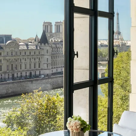 Cheval Blanc & Dior Cheval Blanc Hotel Paris