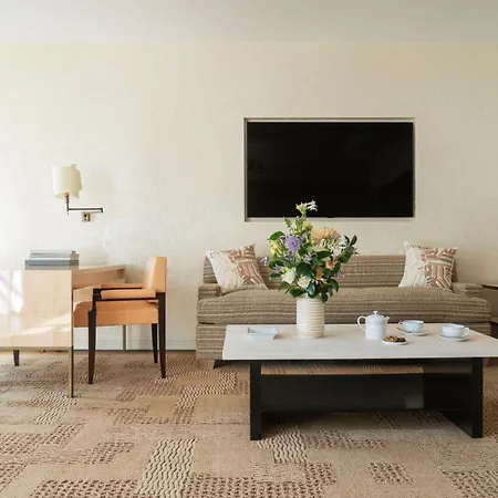Hotel Cheval Blanc & Dior Cheval Blanc Paris